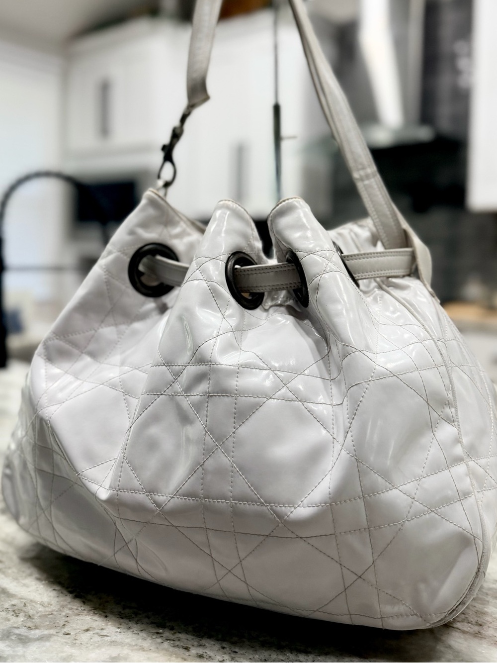 Dior Authentic White Quilted Bucket Bag with D Logo Charm - Picture 3 of 14